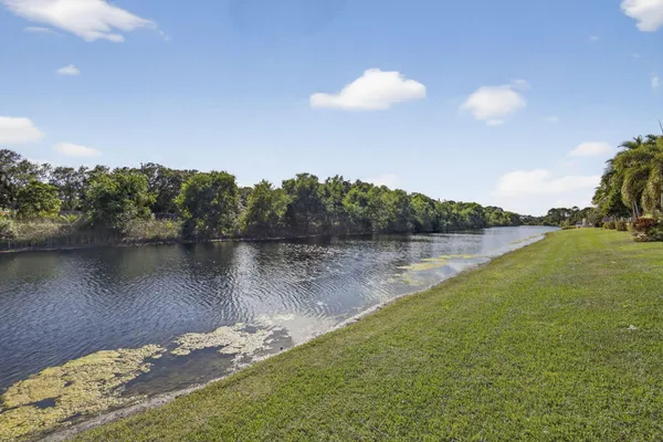 $625,000 | 4511 Artesa Way South, Palm Beach Gardens, FL 33418