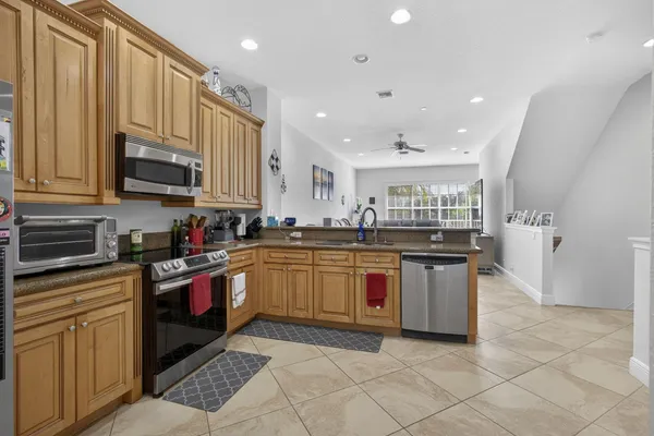 $625,000 | 4511 Artesa Way South, Palm Beach Gardens, FL 33418