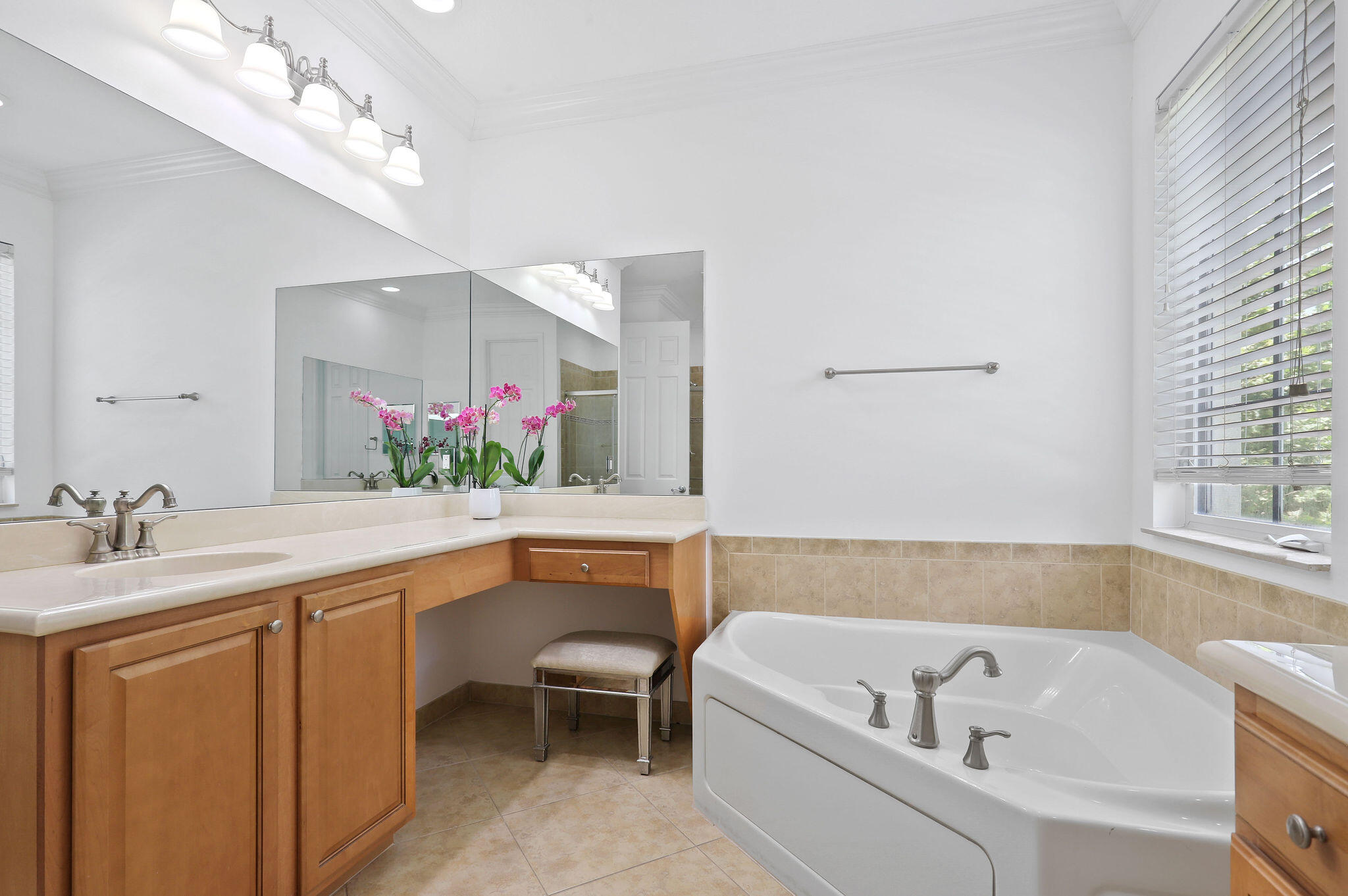 147 Killarney Court Jupiter, FL 33458 - Photo 35 of 68 Master Bathroom