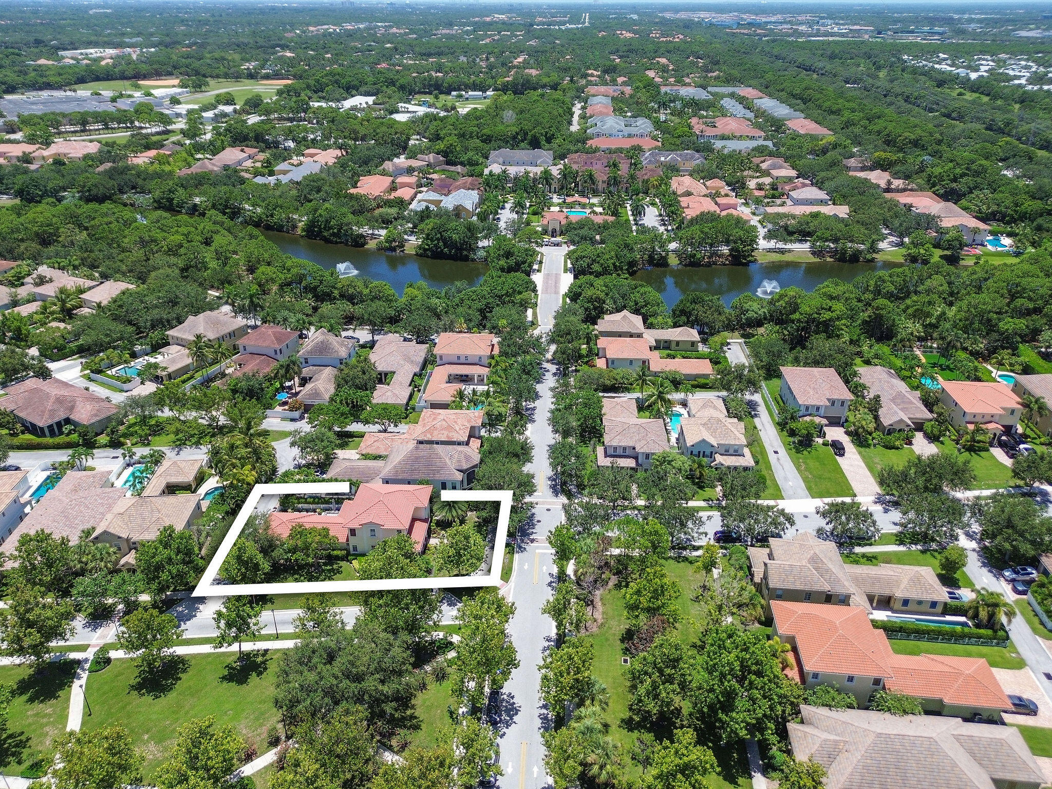 147 Killarney Court Jupiter, FL 33458 - Photo 51 of 68 an aerial view of residential houses with outdoor space