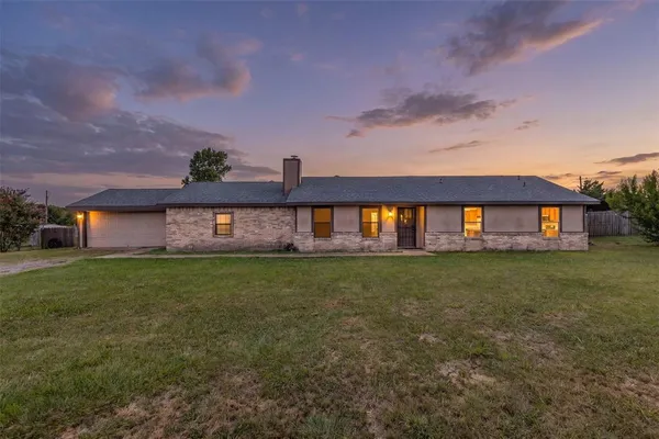$275,000 | 1523 Pheasant Drive, Venus, TX 76084