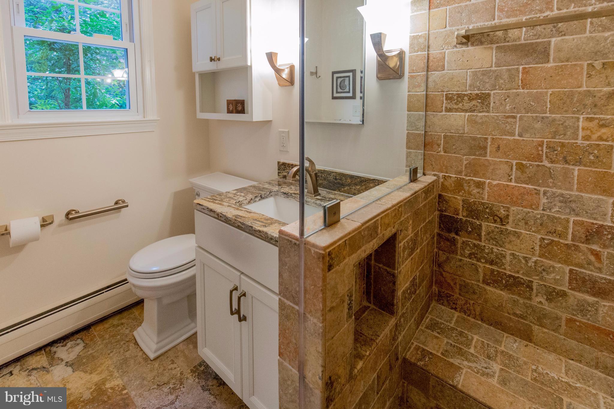 205 Dearborn Avenue Silver Spring, MD 20901 - Photo 22 of 30 Bath (Master)