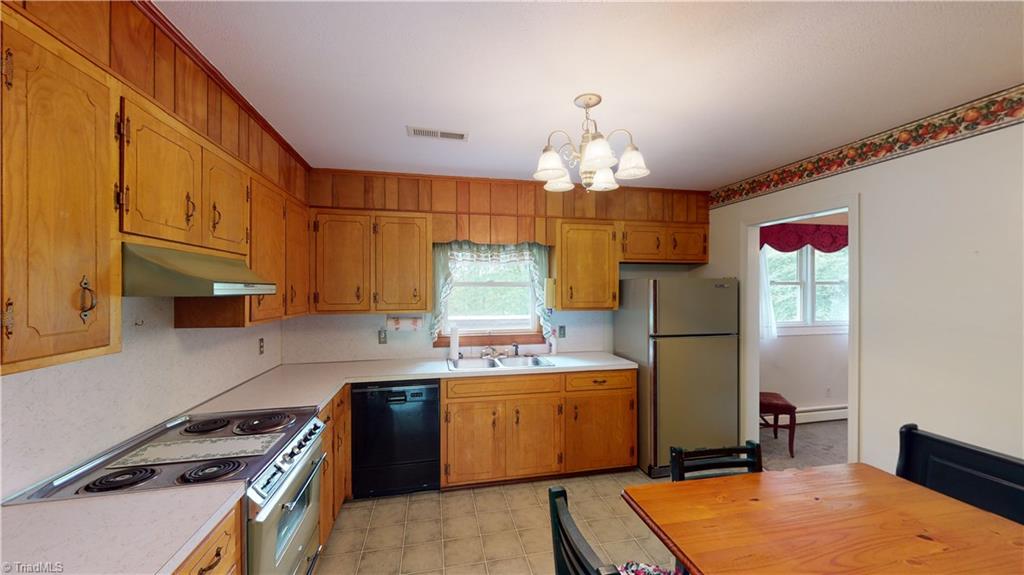 211 West Greenhill Road Mount Airy, NC 27030 - Photo 9 of 25 Kitchen