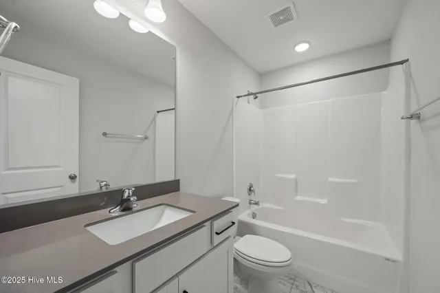 $2,325 | 1022 Terraces Lane, Hampstead, NC 28443