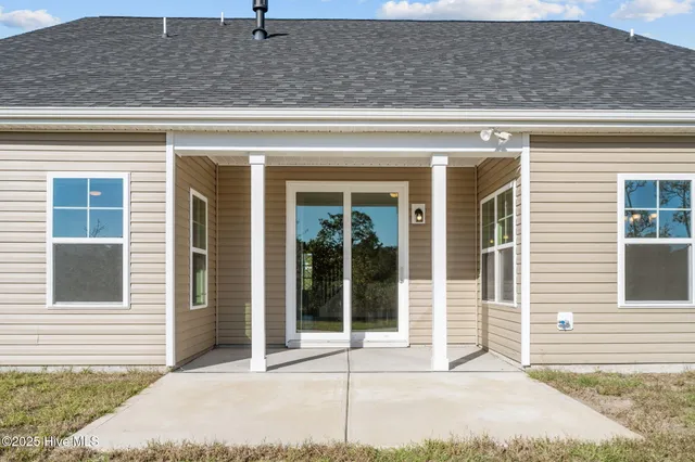 $2,325 | 1022 Terraces Lane, Hampstead, NC 28443