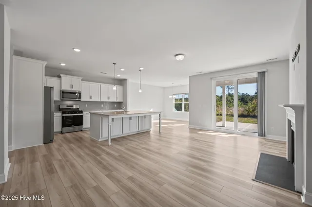 $2,325 | 1022 Terraces Lane, Hampstead, NC 28443