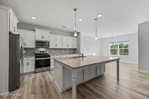 $2,275 | 1022 Terraces Lane, Hampstead, NC 28443