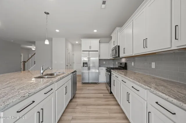 $2,325 | 1022 Terraces Lane, Hampstead, NC 28443