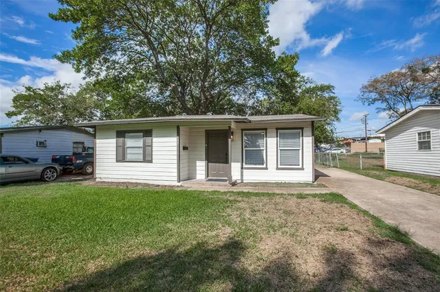 $1,409 | 637 North 4th Street, Garland, TX 75040