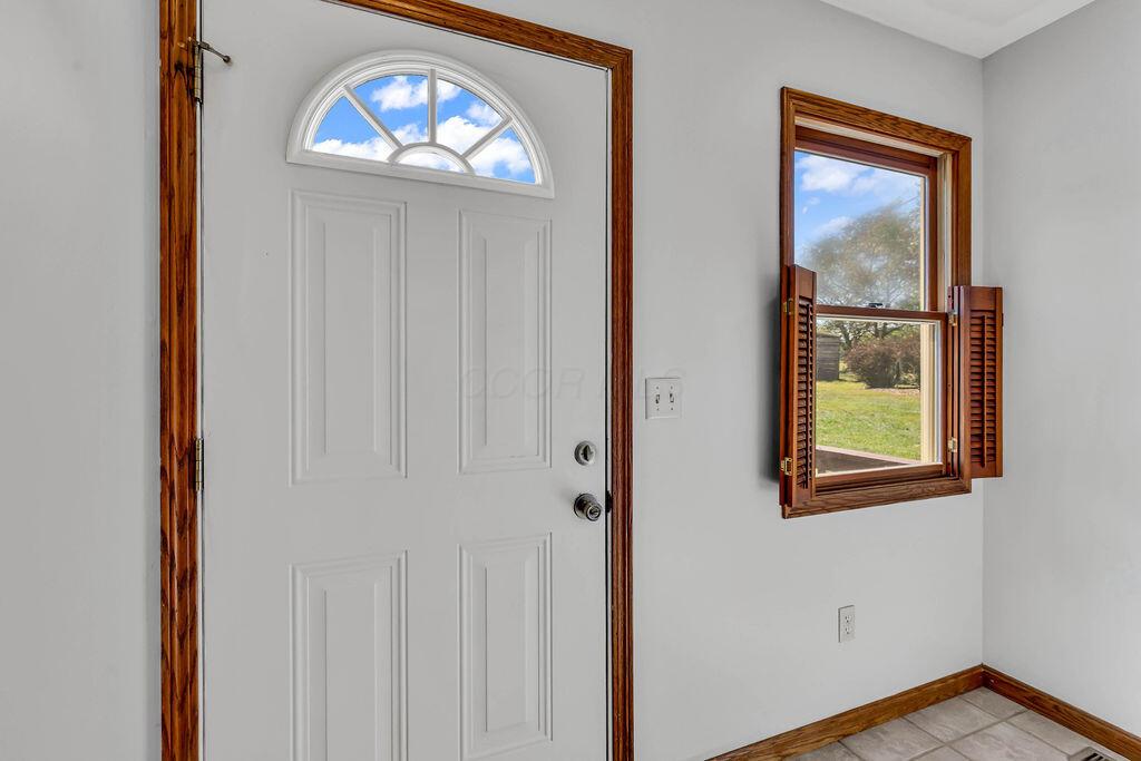 2085 George Road Zanesville, OH 43701 - Photo 8 of 72 front door