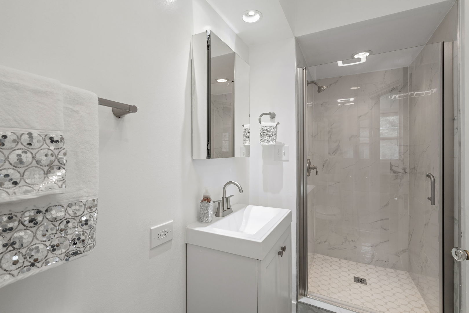 1600 Pine Road Homewood, IL 60430 - Photo 12 of 28 a bathroom with a shower sink and mirror