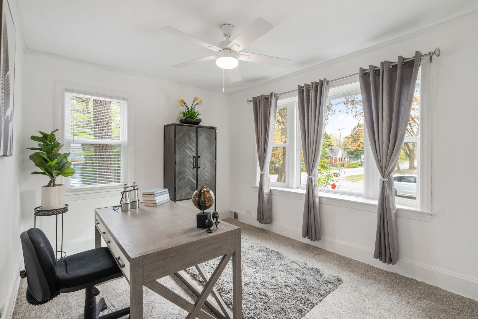 1600 Pine Road Homewood, IL 60430 - Photo 5 of 28 a view of a livingroom with furniture and a window