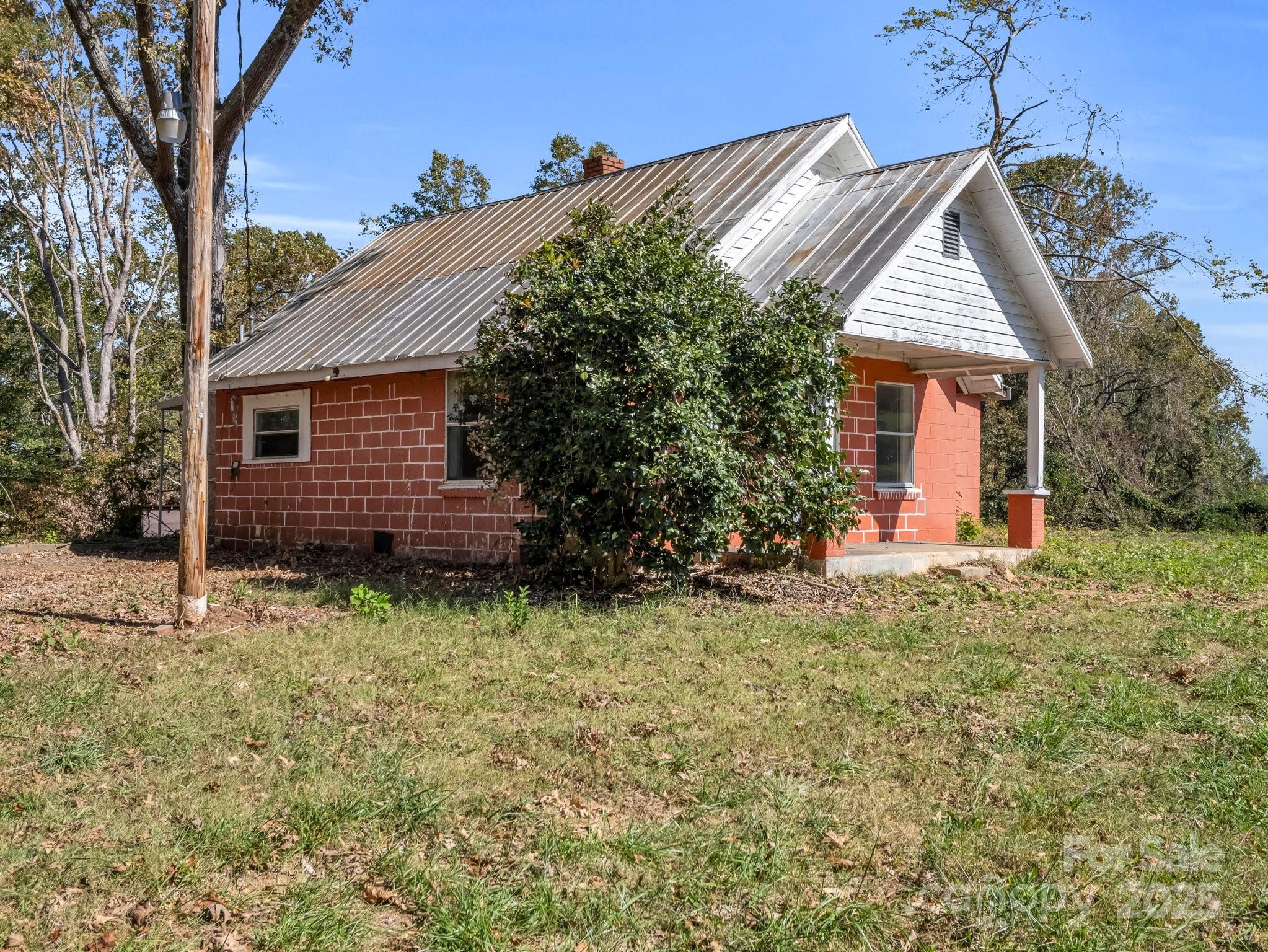 6271 Highway 108 Mill Spring, NC 28756 - Photo 2 of 35 a front view of a house with garden