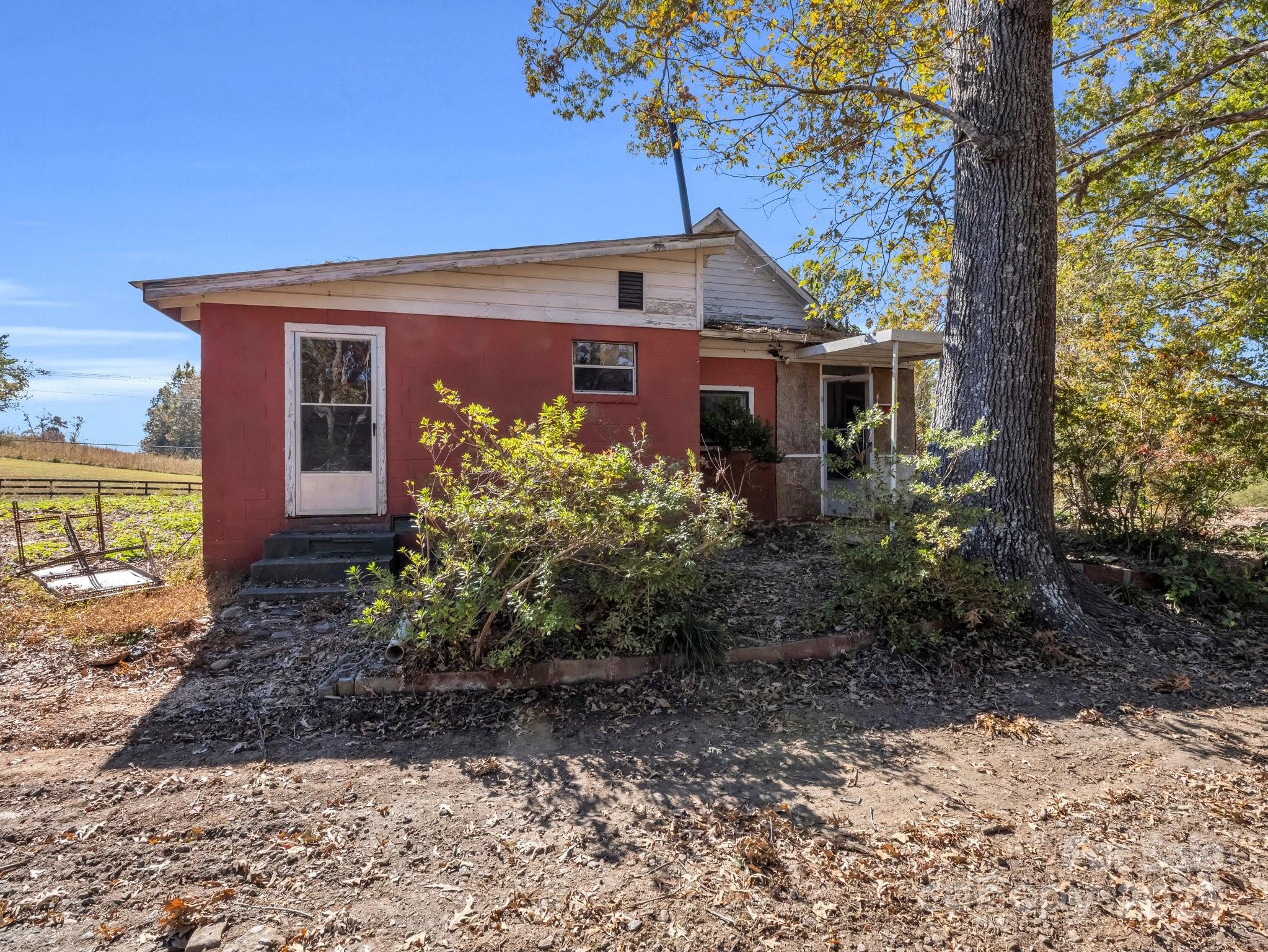 6271 Highway 108 Mill Spring, NC 28756 - Photo 27 of 35 a front view of a house with garden