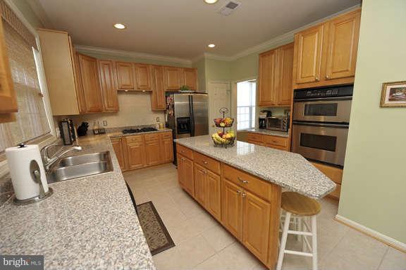 8192 Pohick Stream Place Springfield, VA 22153 - Photo 11 of 29 Kitchen