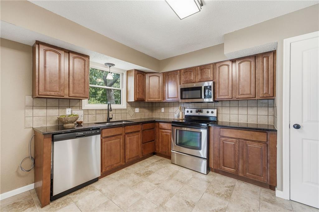 305 Southwest Marion Lane Lee's Summit, MO 64081 - Photo 17 of 39