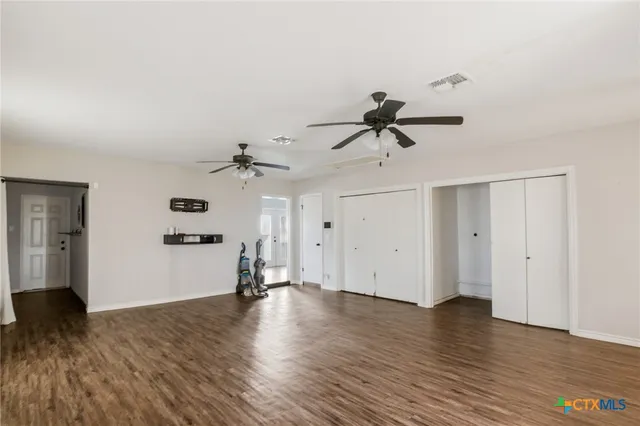 $289,900 | 680 East Frontage Road, Victoria, TX 77905