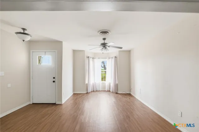 $289,900 | 680 East Frontage Road, Victoria, TX 77905