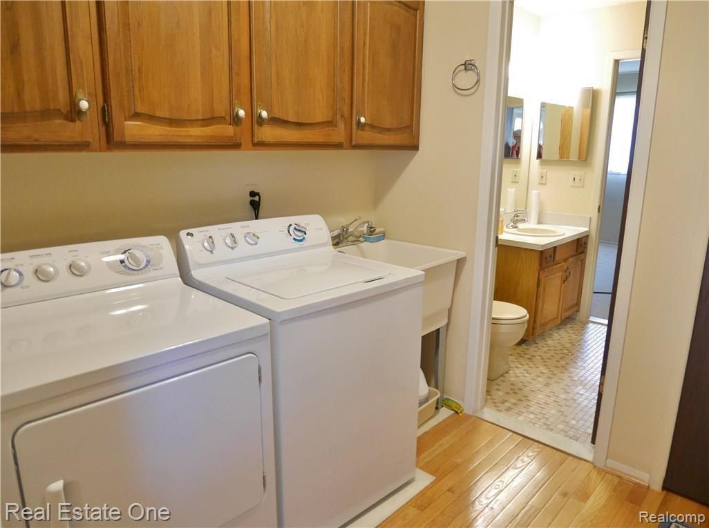 651 Lockport Road Rochester, MI 48307 - Photo 14 of 22 laundry.JPG