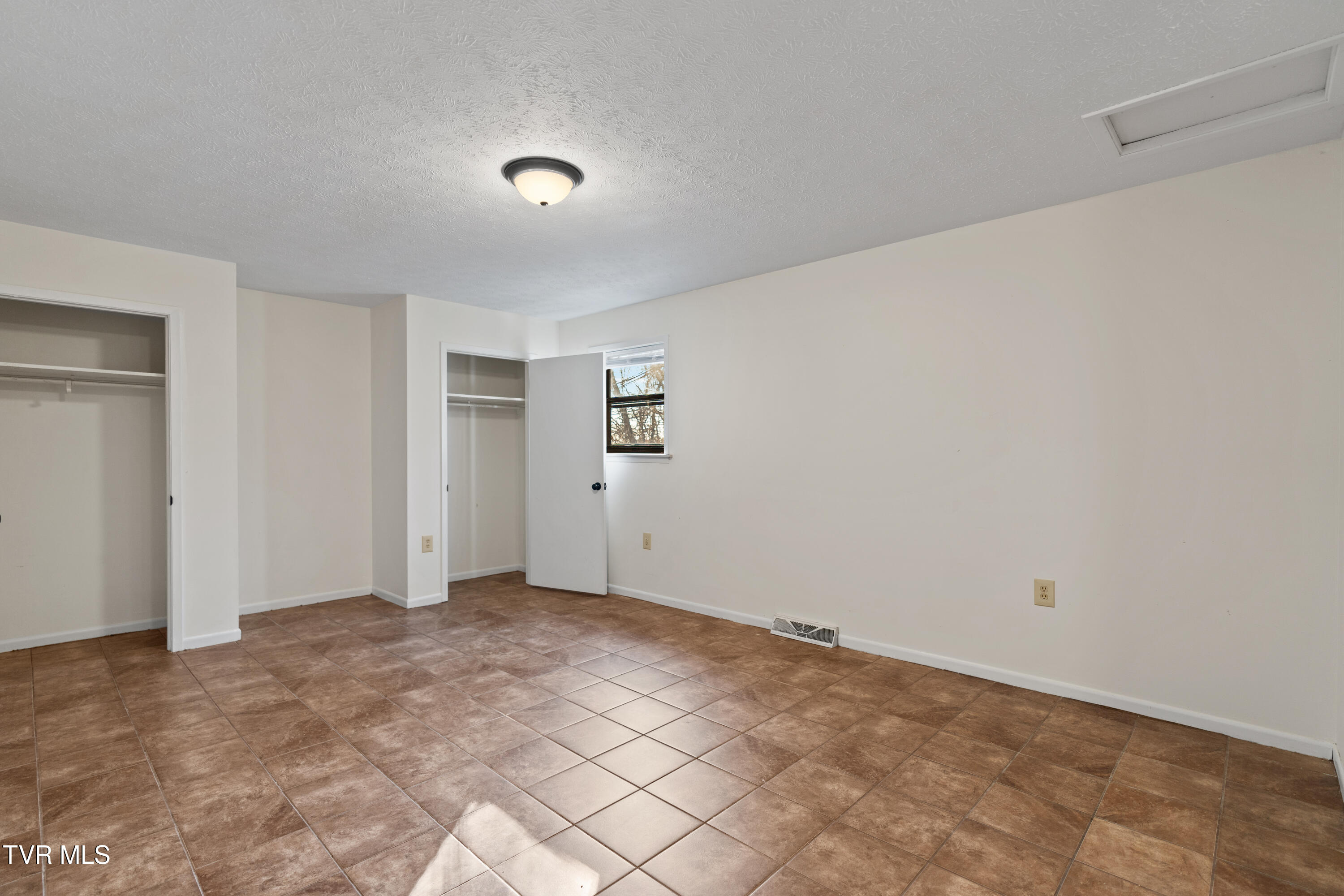 1001 Kiser Boulevard, Unit 13 Greeneville, TN 37745 - Photo 16 of 20 DSC00776