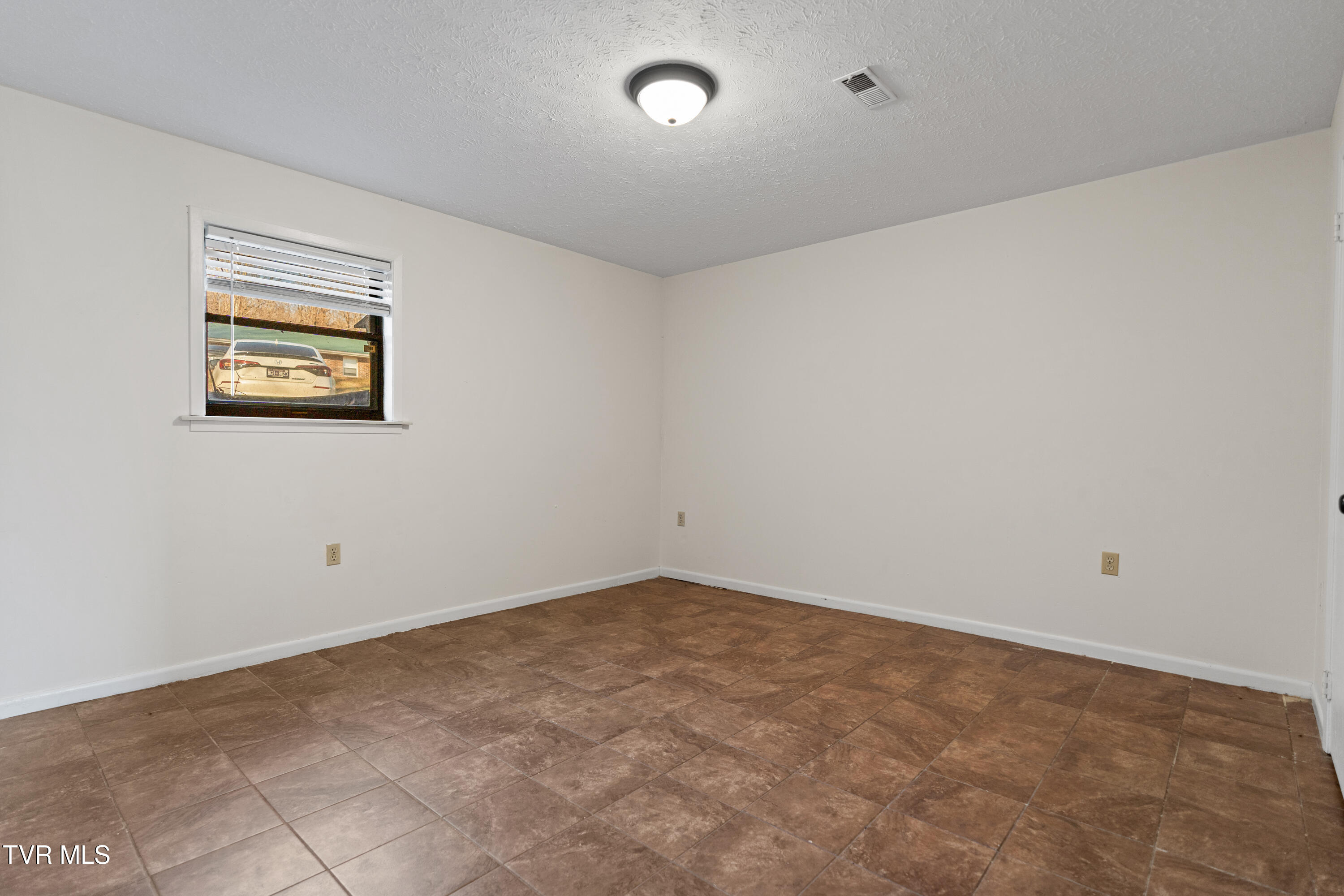 1001 Kiser Boulevard, Unit 13 Greeneville, TN 37745 - Photo 10 of 20 DSC00758