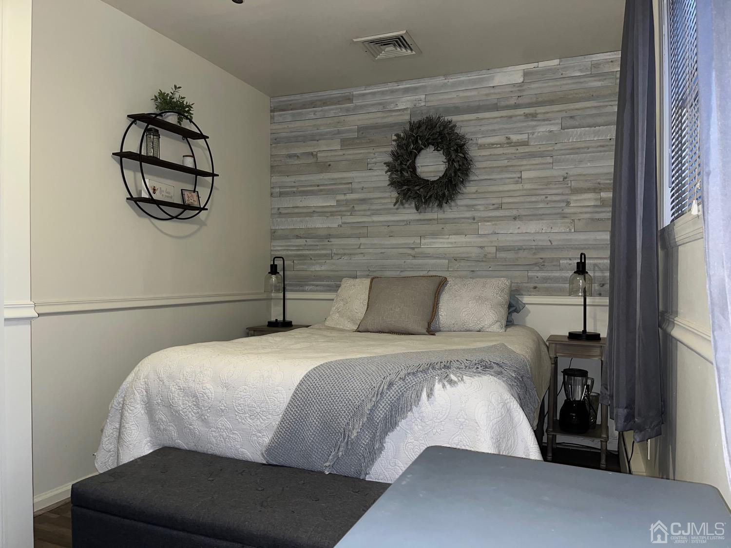 34 Dalton Place Edison, NJ 08817 - Photo 7 of 20 a bedroom with a bed and a painting on the wall