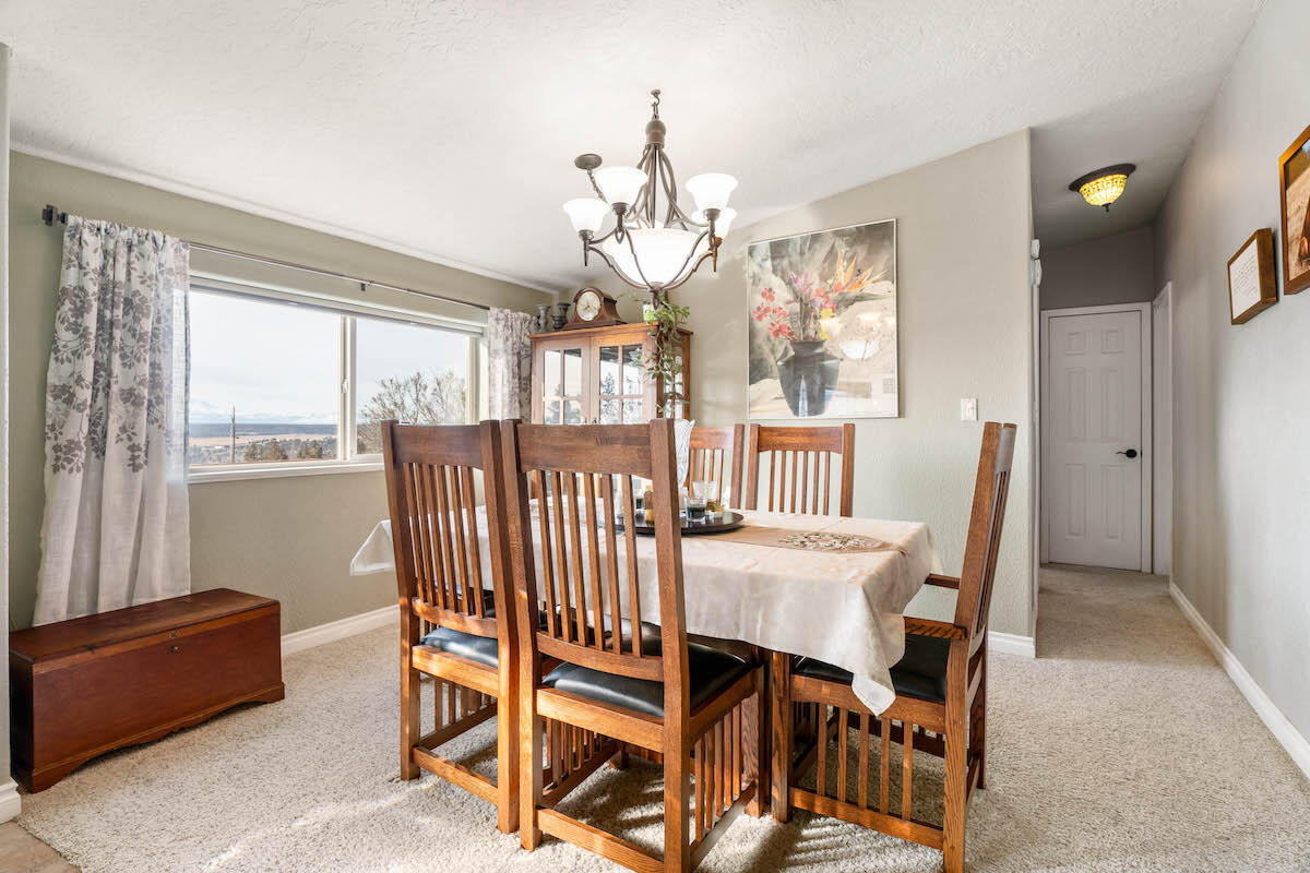 8242 Southwest Sand Ridge Road Terrebonne, OR 97760 - Photo 4 of 50 10-Dining Room