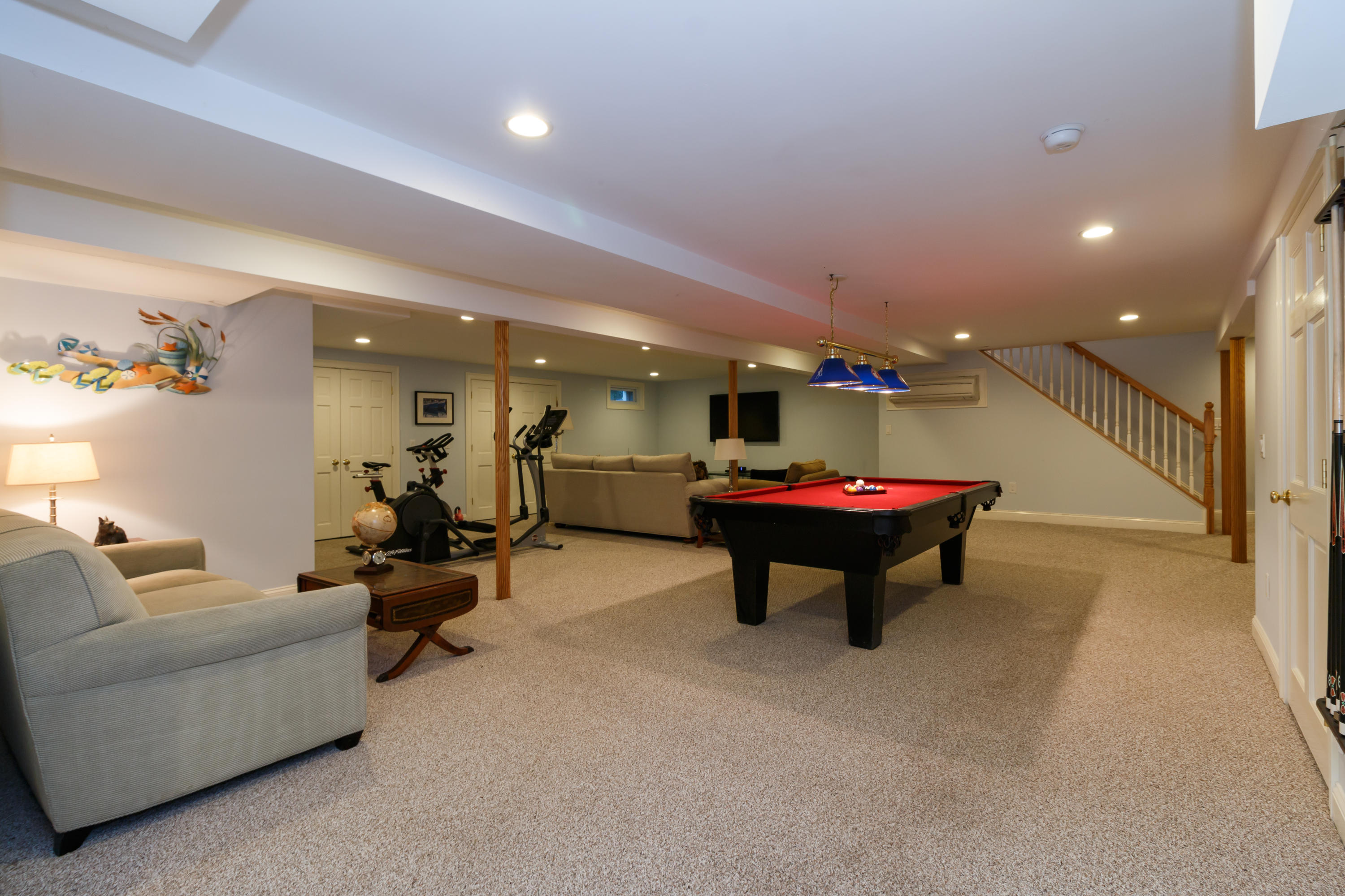 56 Lakeview Drive Centerville, MA 02632 - Photo 23 of 30 a living room with furniture and a table