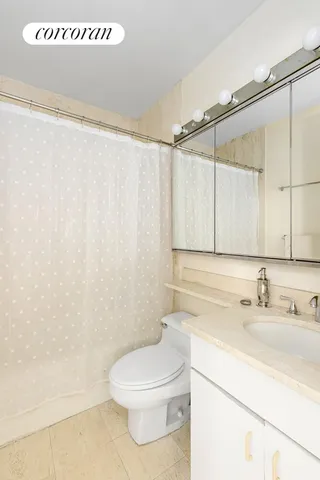 $2,300,000 | 250 South End Avenue, Unit PH2B | Battery Park City