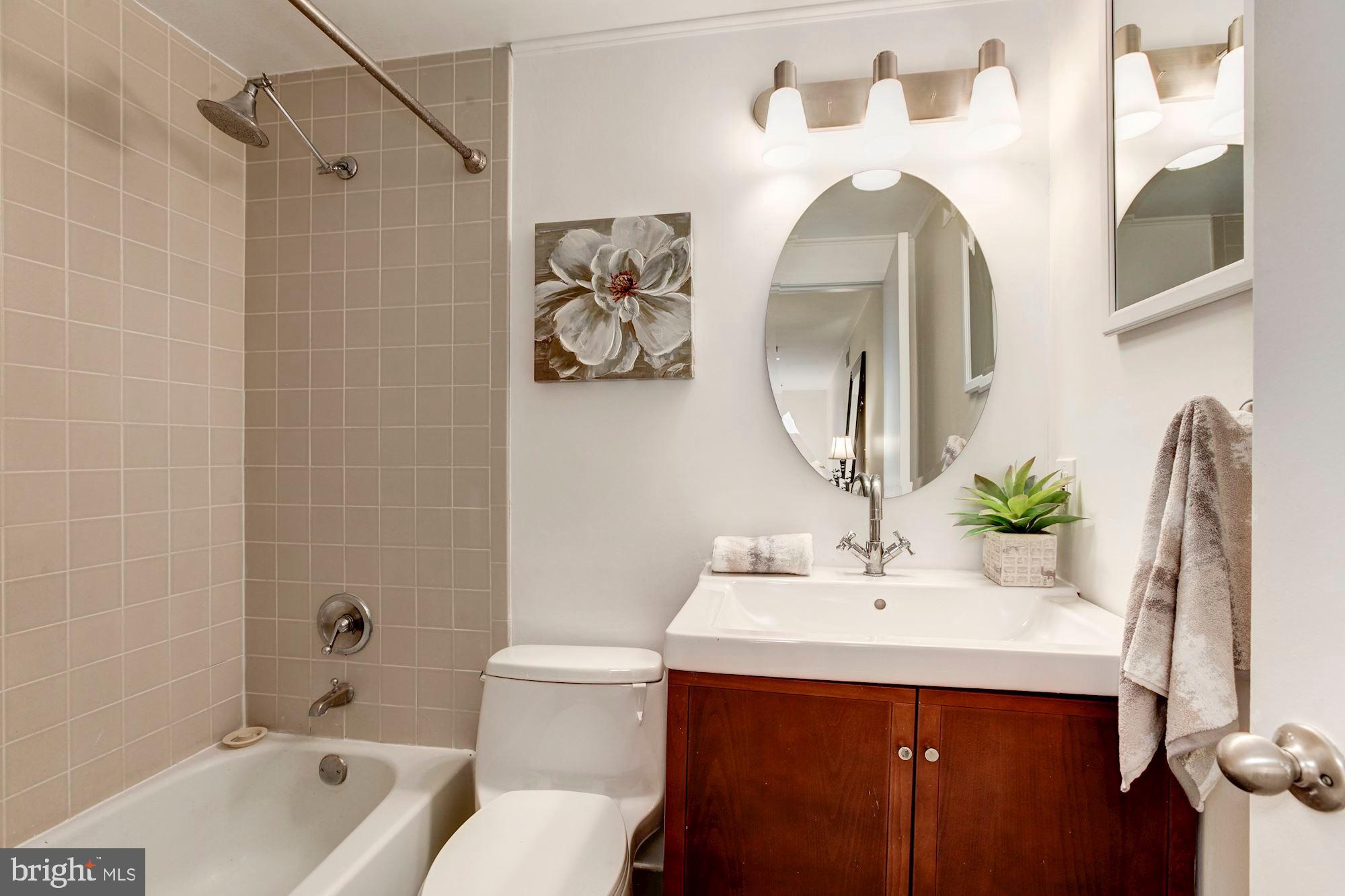 1810 Kalorama Road Northwest, Unit A1 Washington, DC 20009 - Photo 11 of 23 Upper Level Bathroom