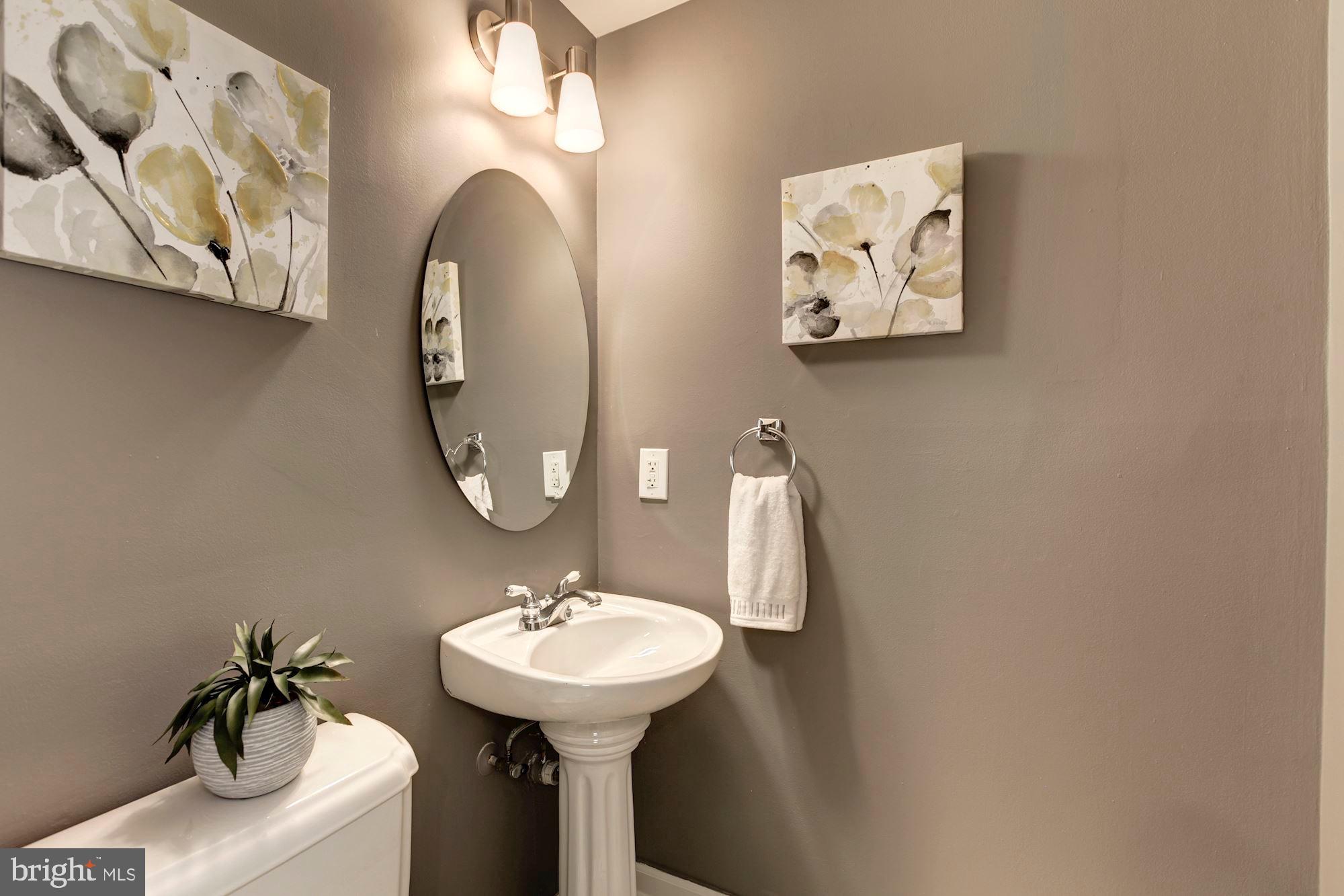 1810 Kalorama Road Northwest, Unit A1 Washington, DC 20009 - Photo 8 of 23 Powder Room