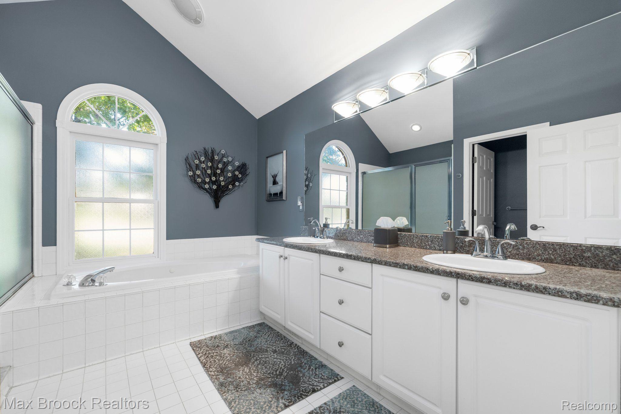 1027 Indianpipe Road Lake Orion, MI 48360 - Photo 29 of 57 Gallery Image 29