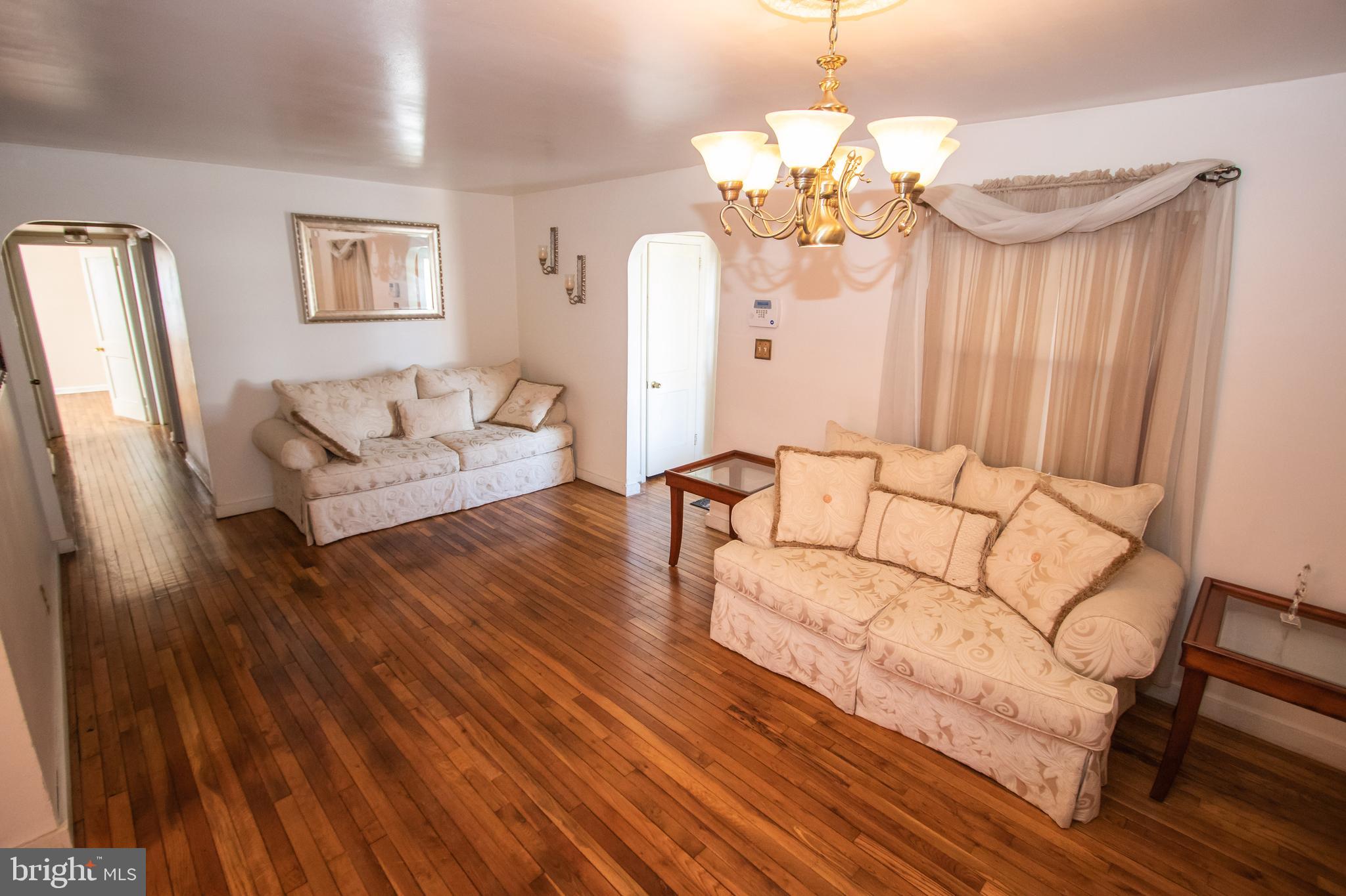 27 Lea Road New Castle, DE 19720 - Photo 5 of 14 Living Room - View 2