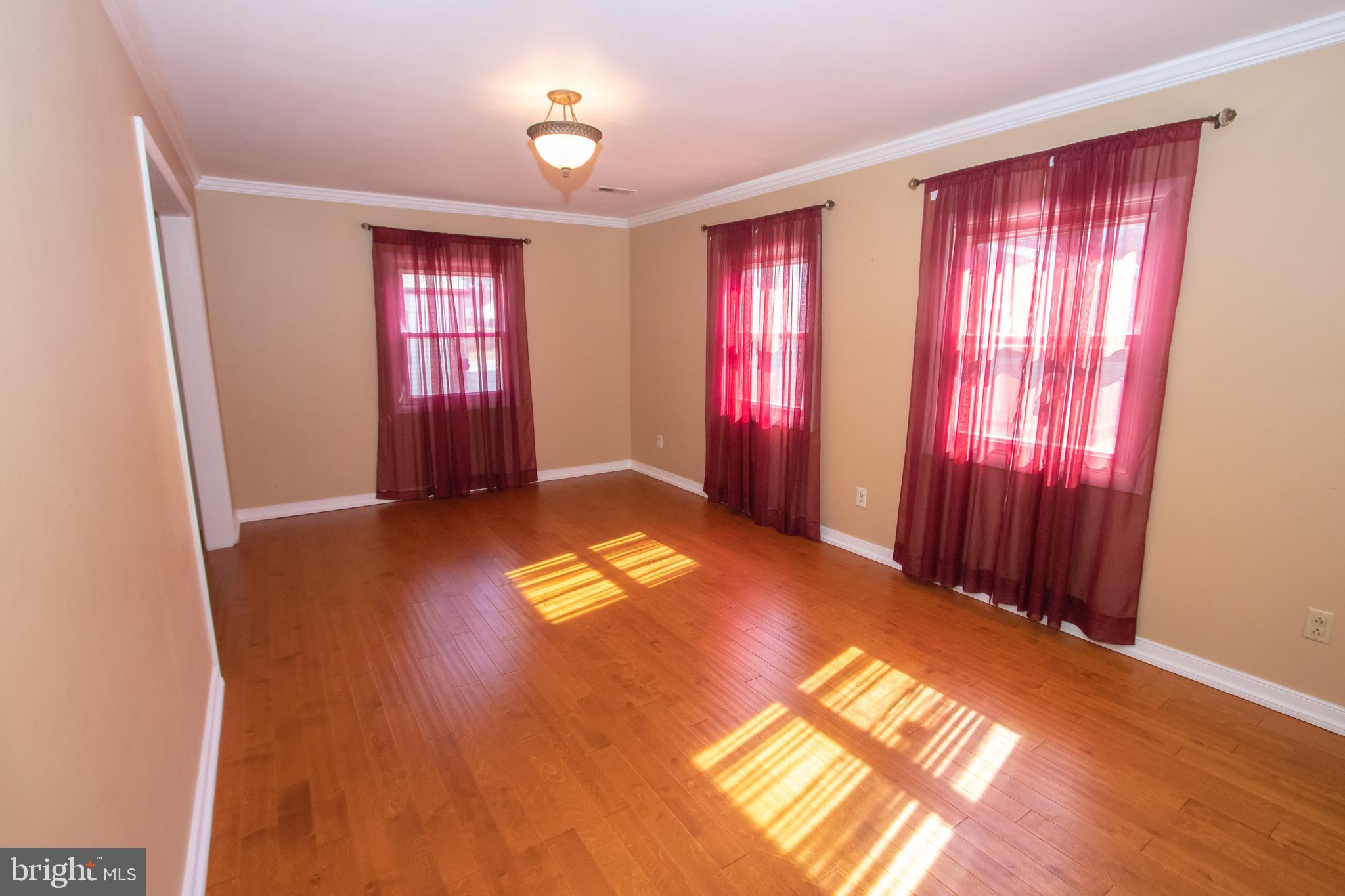 27 Lea Road New Castle, DE 19720 - Photo 8 of 14 Family Room