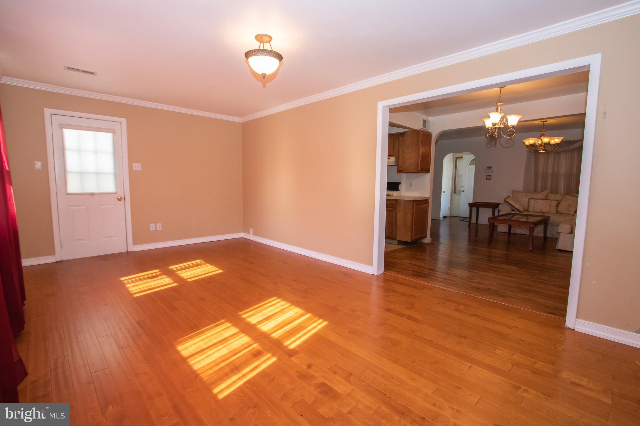 27 Lea Road New Castle, DE 19720 - Photo 9 of 14 Family Room - View 2