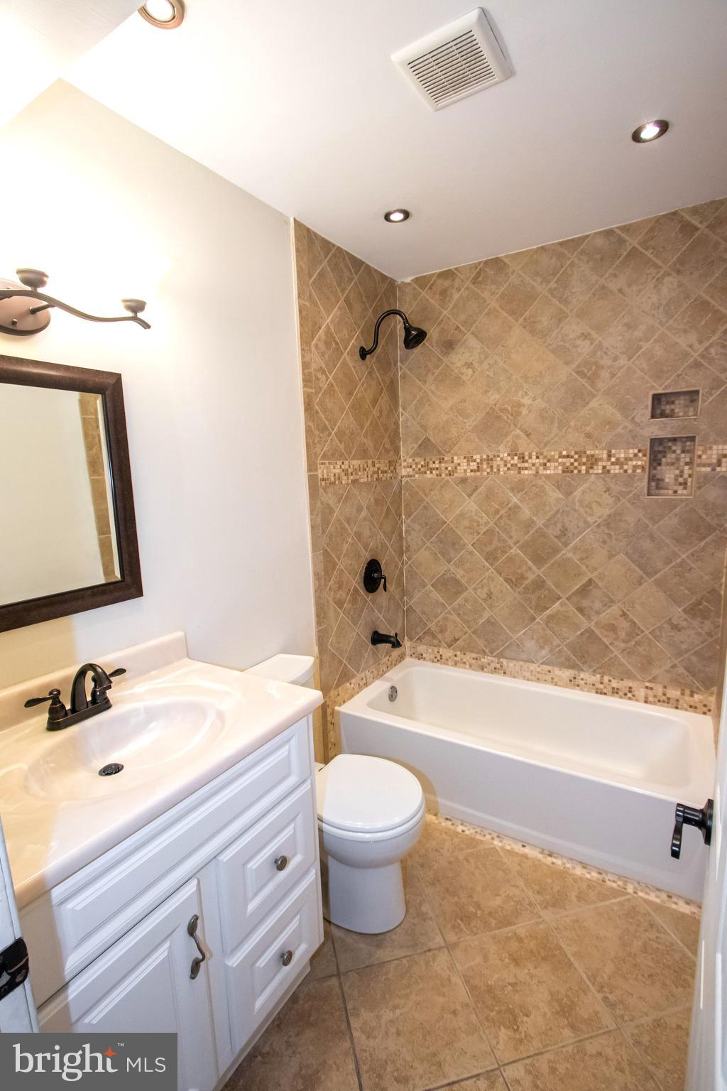 27 Lea Road New Castle, DE 19720 - Photo 10 of 14 Full Bath