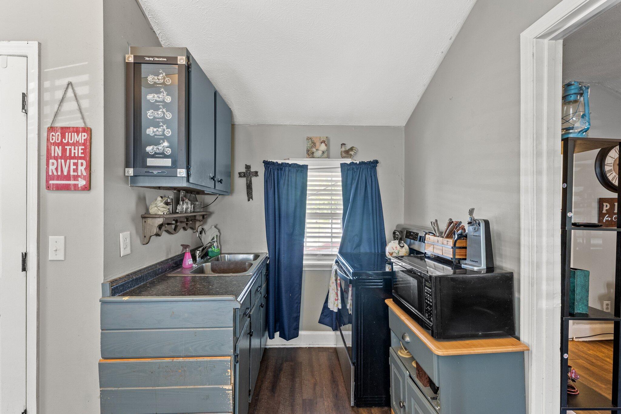 296 River Valley Road Frankfort, KY 40601 - Photo 5 of 36 4-web-or-mls-0J2A5469
