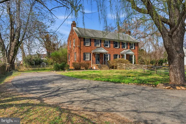 $3,150 | 3718 Farr Avenue, Fairfax, VA 22030