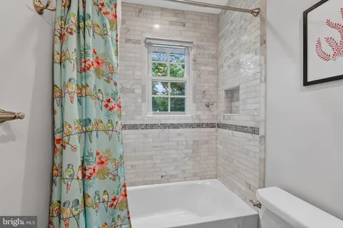 $1,250,000 | 915 North Overlook Drive, Alexandria, VA 22305