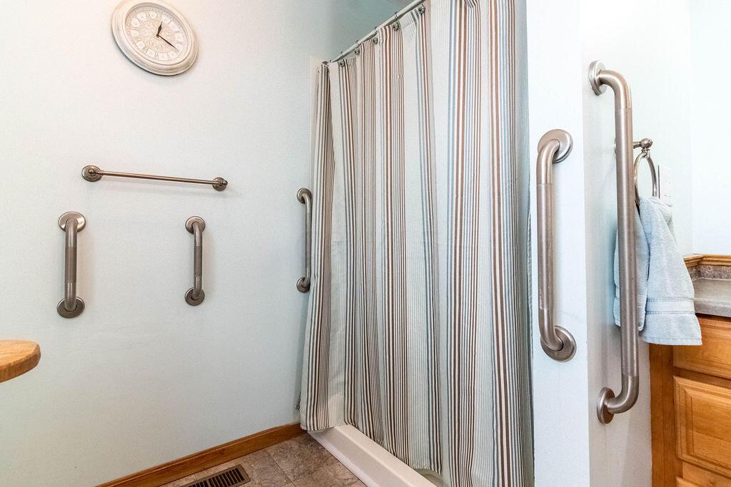 3337 Gooding Road Marion, OH 43302 - Photo 15 of 41 Large shower with tankless water heater.