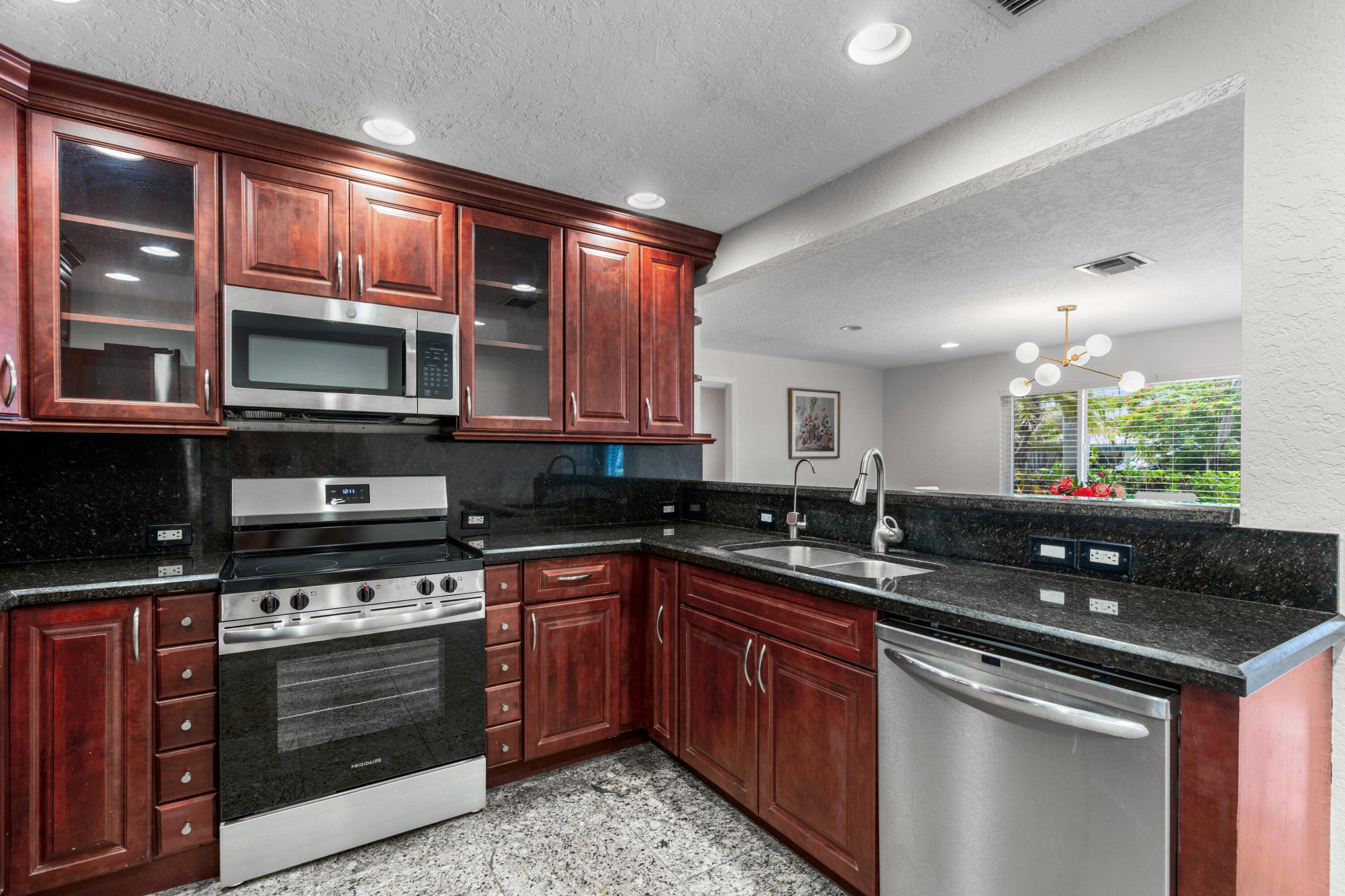 319 Southwest 2nd Street Boca Raton, FL 33432 - Photo 10 of 48 Kitchen
