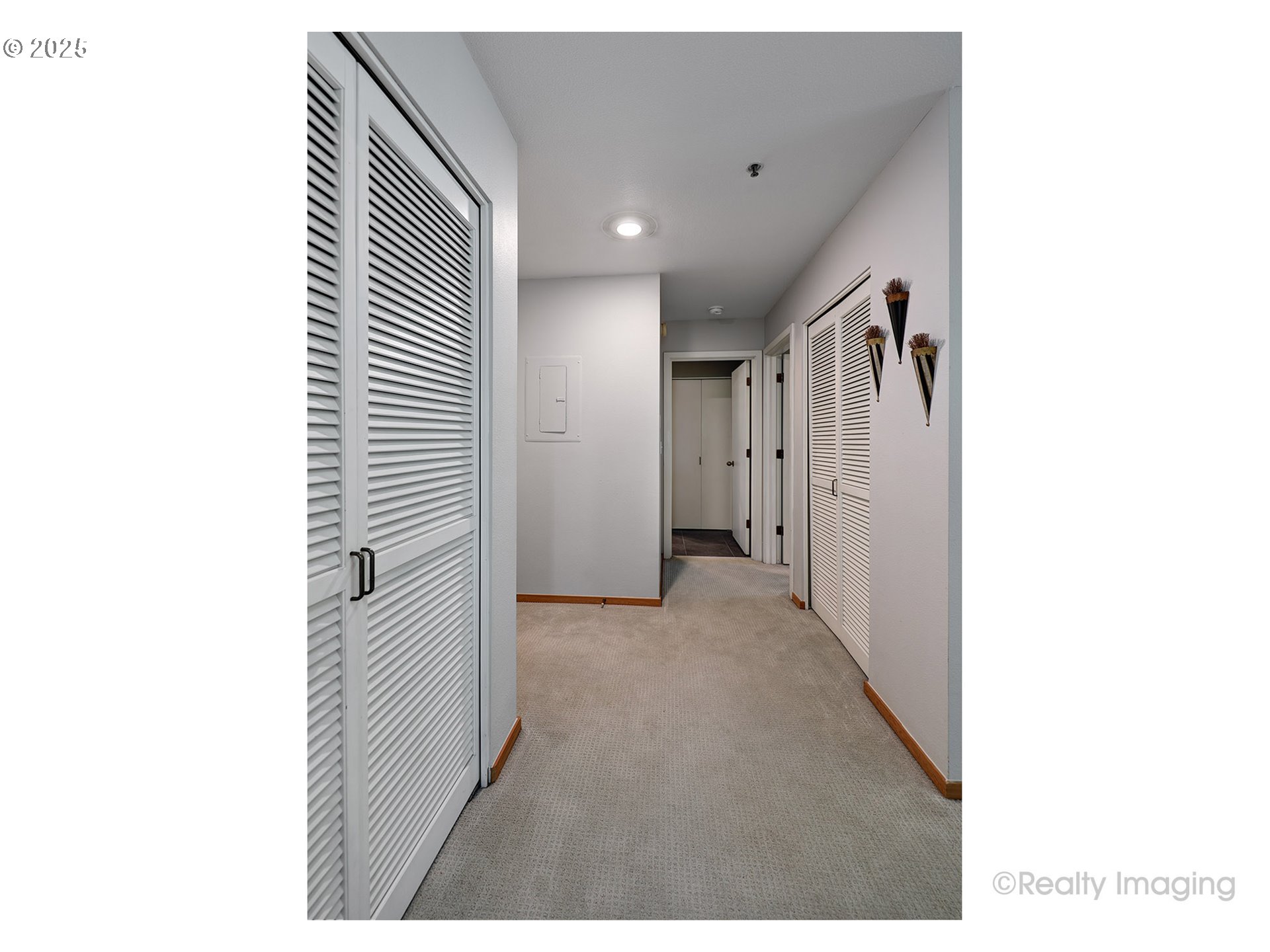 305 South Montgomery Street, Unit 404 Portland, OR 97201 - Photo 12 of 21 Hallway