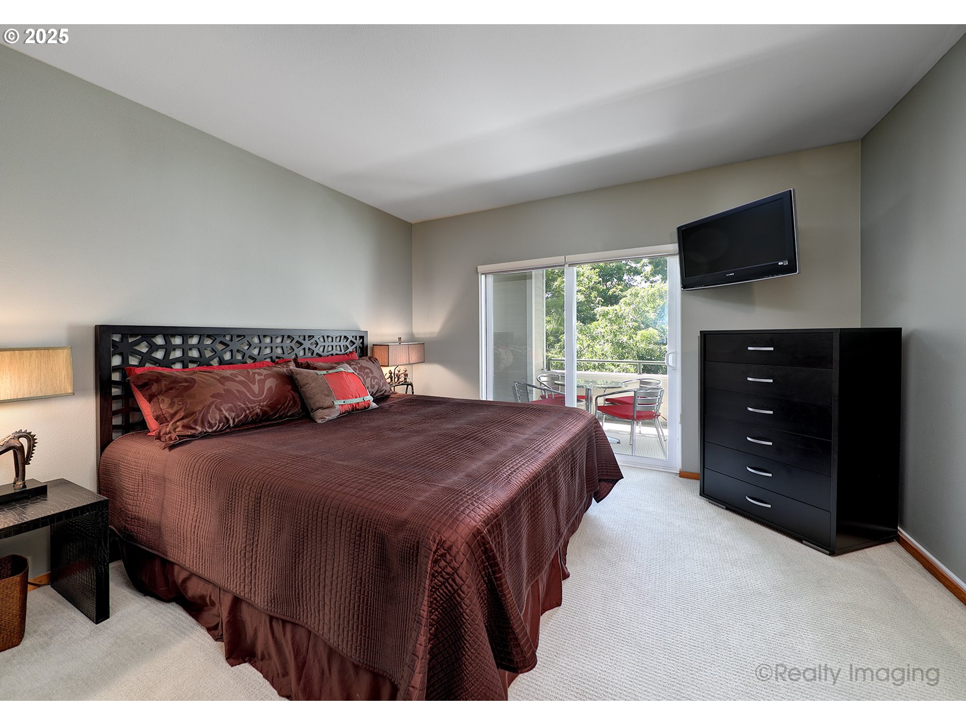 305 South Montgomery Street, Unit 404 Portland, OR 97201 - Photo 13 of 21 Primary Bedroom