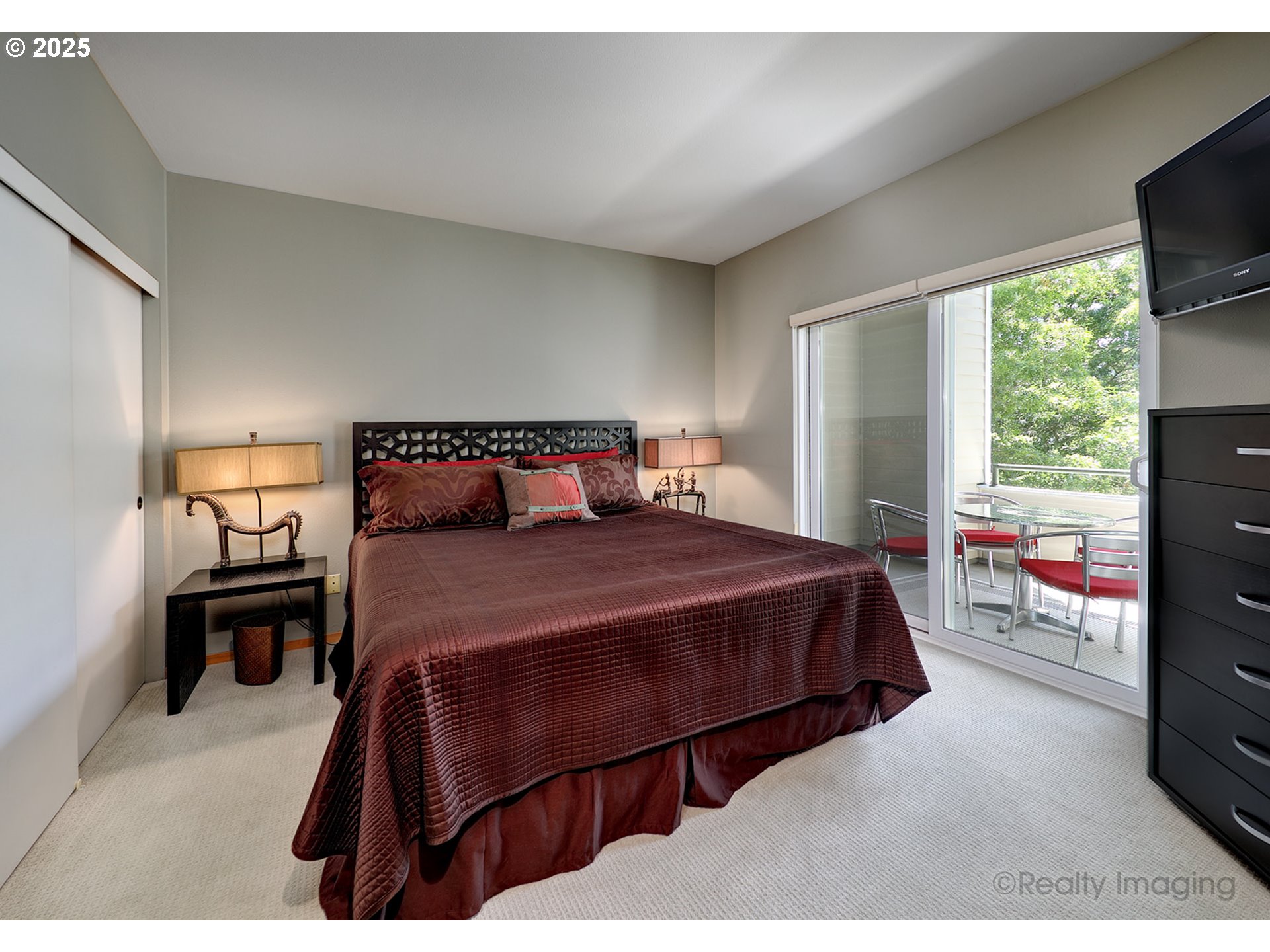305 South Montgomery Street, Unit 404 Portland, OR 97201 - Photo 14 of 21 Primary Bedroom
