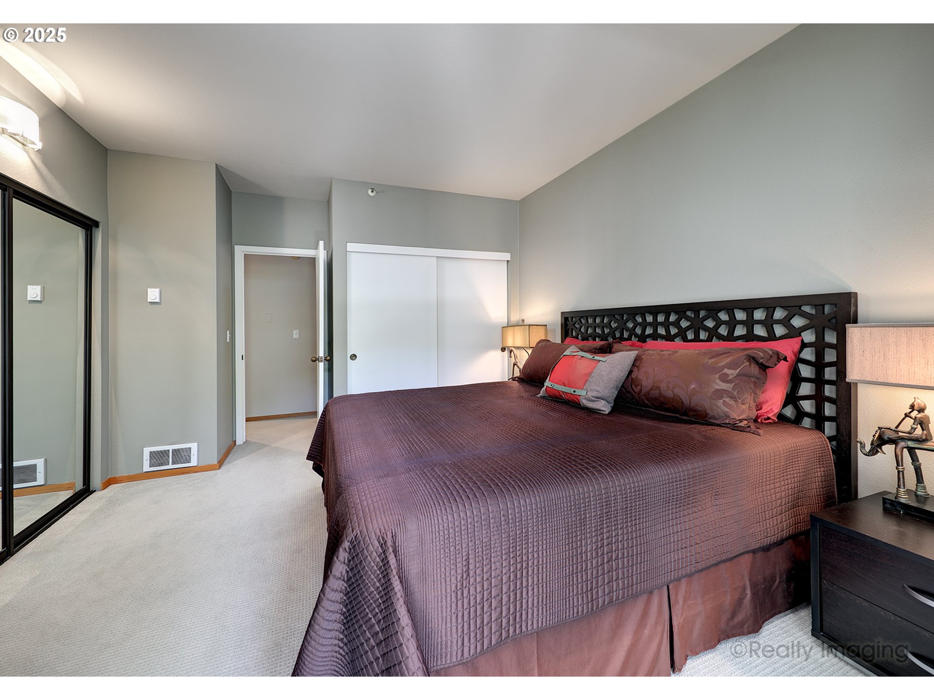 305 South Montgomery Street, Unit 404 Portland, OR 97201 - Photo 15 of 21 Primary Bedroom
