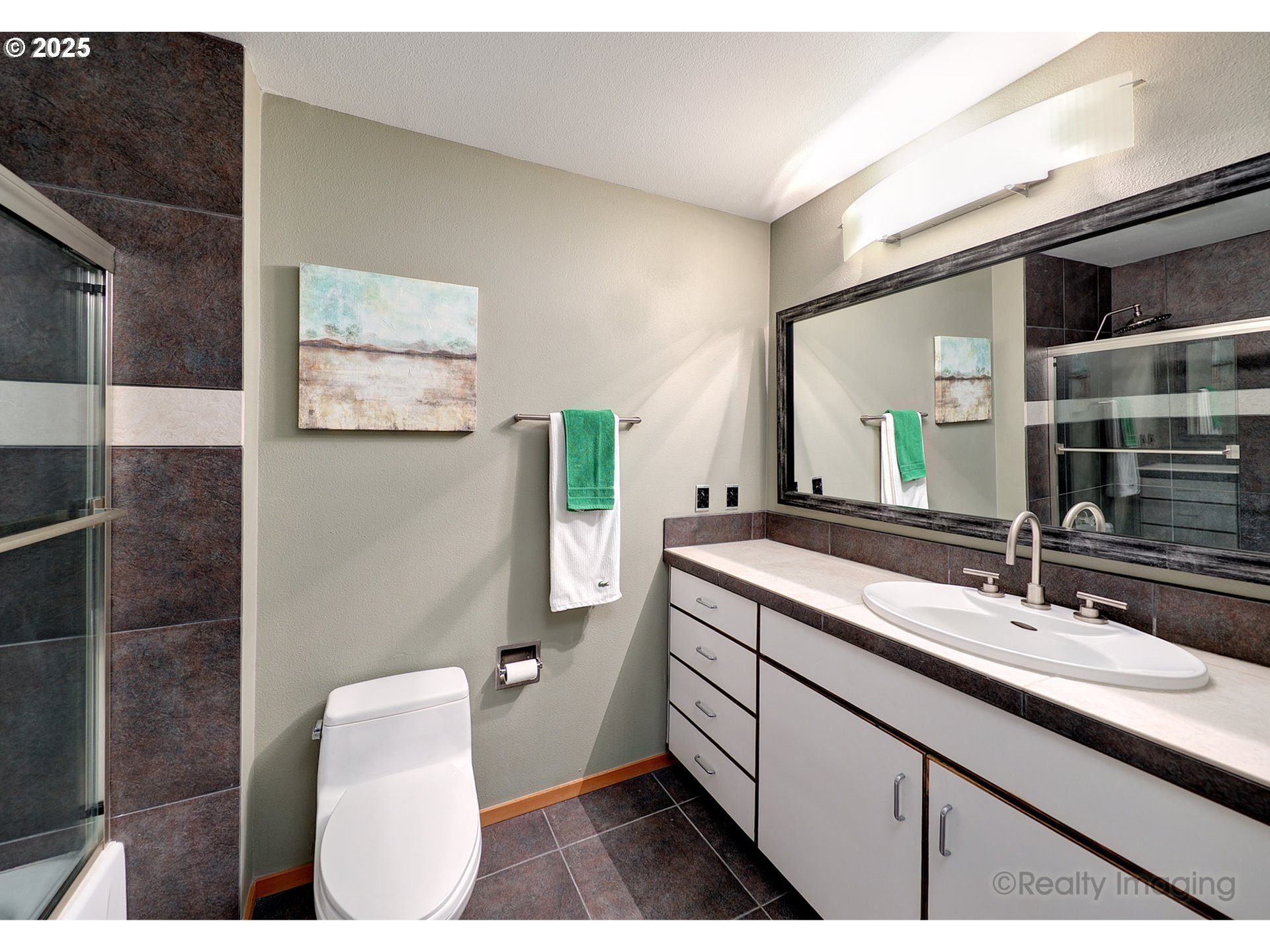 305 South Montgomery Street, Unit 404 Portland, OR 97201 - Photo 16 of 21 Bathroom