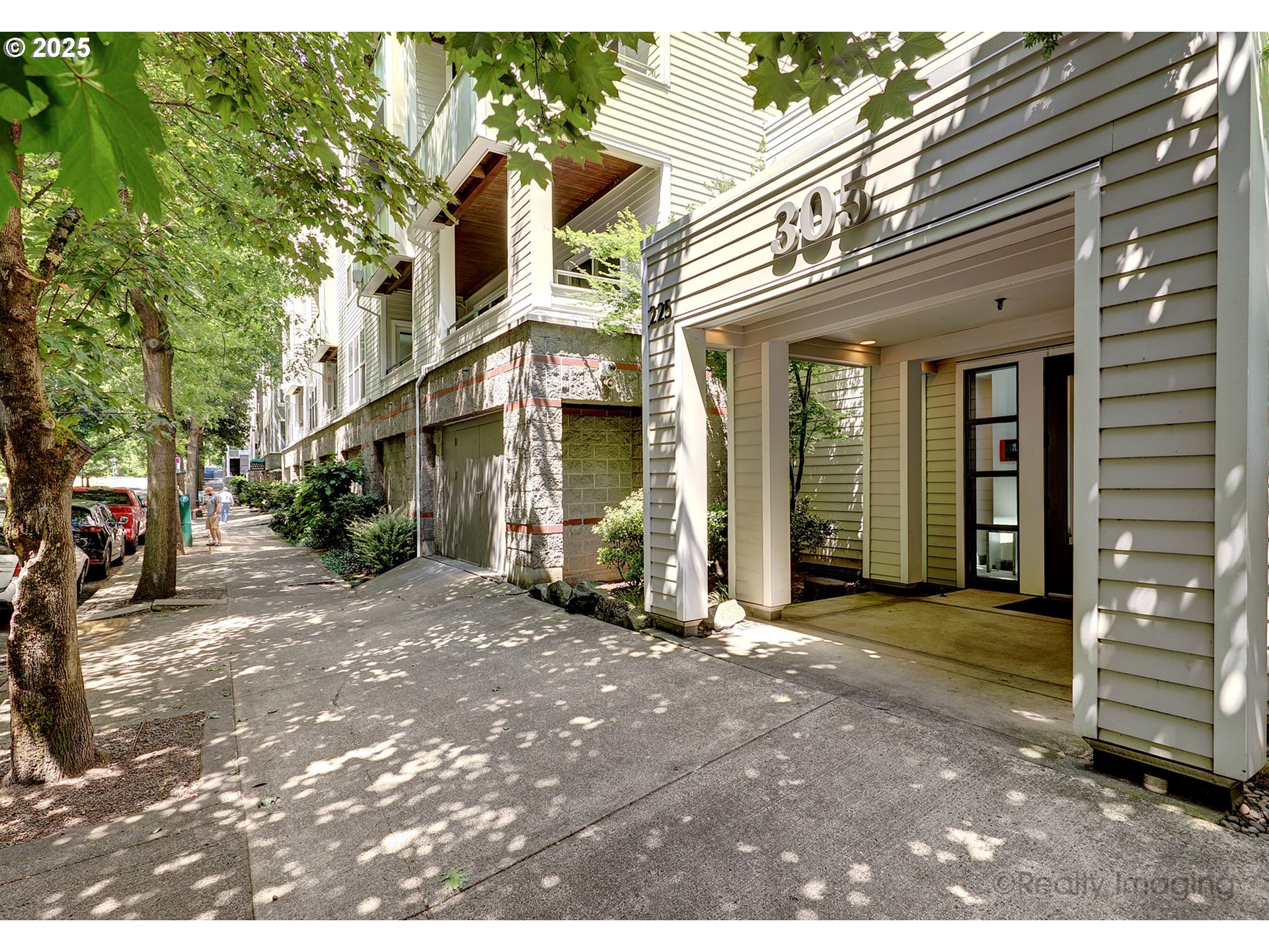 305 South Montgomery Street, Unit 404 Portland, OR 97201 - Photo 2 of 21 Exterior