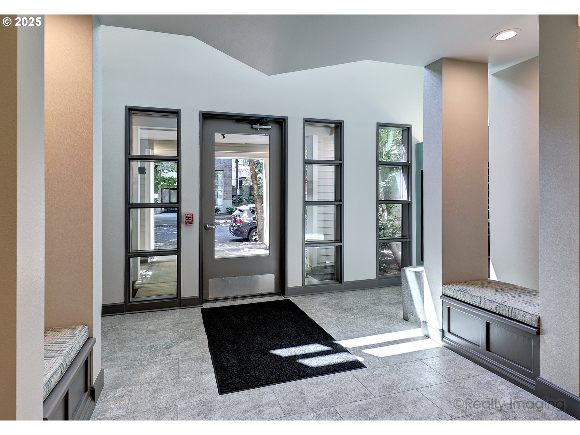 305 South Montgomery Street, Unit 404 Portland, OR 97201 - Photo 3 of 21 Lobby