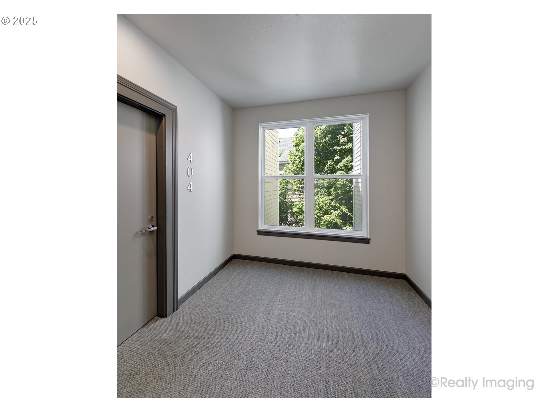 305 South Montgomery Street, Unit 404 Portland, OR 97201 - Photo 4 of 21 Entrance/Foyer