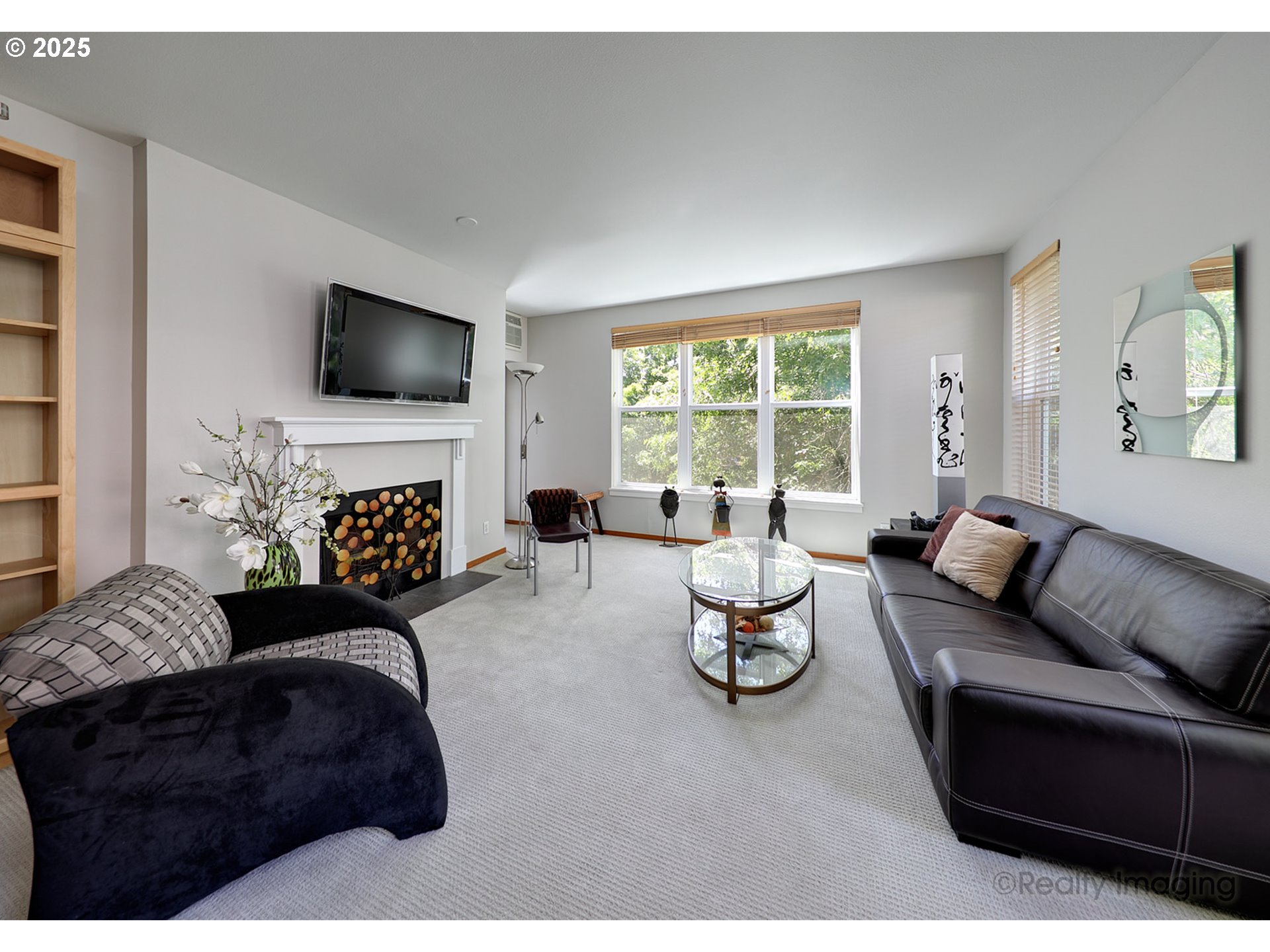 305 South Montgomery Street, Unit 404 Portland, OR 97201 - Photo 5 of 21 Living Room